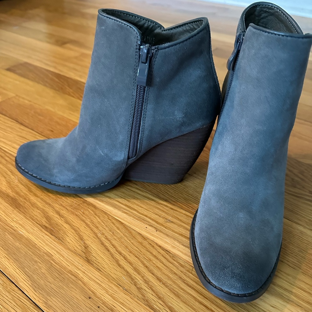 Very Volatile Bootie - Picture 2 of 3